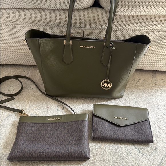Michael Kors Dark Green Tote Bag Set - Picture 1 of 9